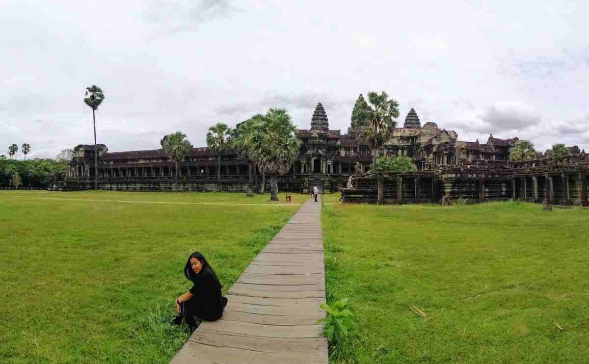 WHAT IS THE APPROPRIATE DRESS CODE FOR ANGKOR